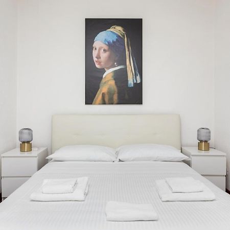 1 Bedroom & 1 Living Room Apt - Duomo 5 Milánó Kültér fotó