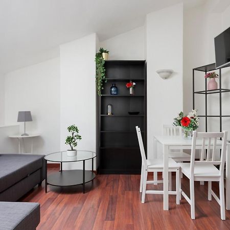 1 Bedroom & 1 Living Room Apt - Duomo 5 Milánó Kültér fotó