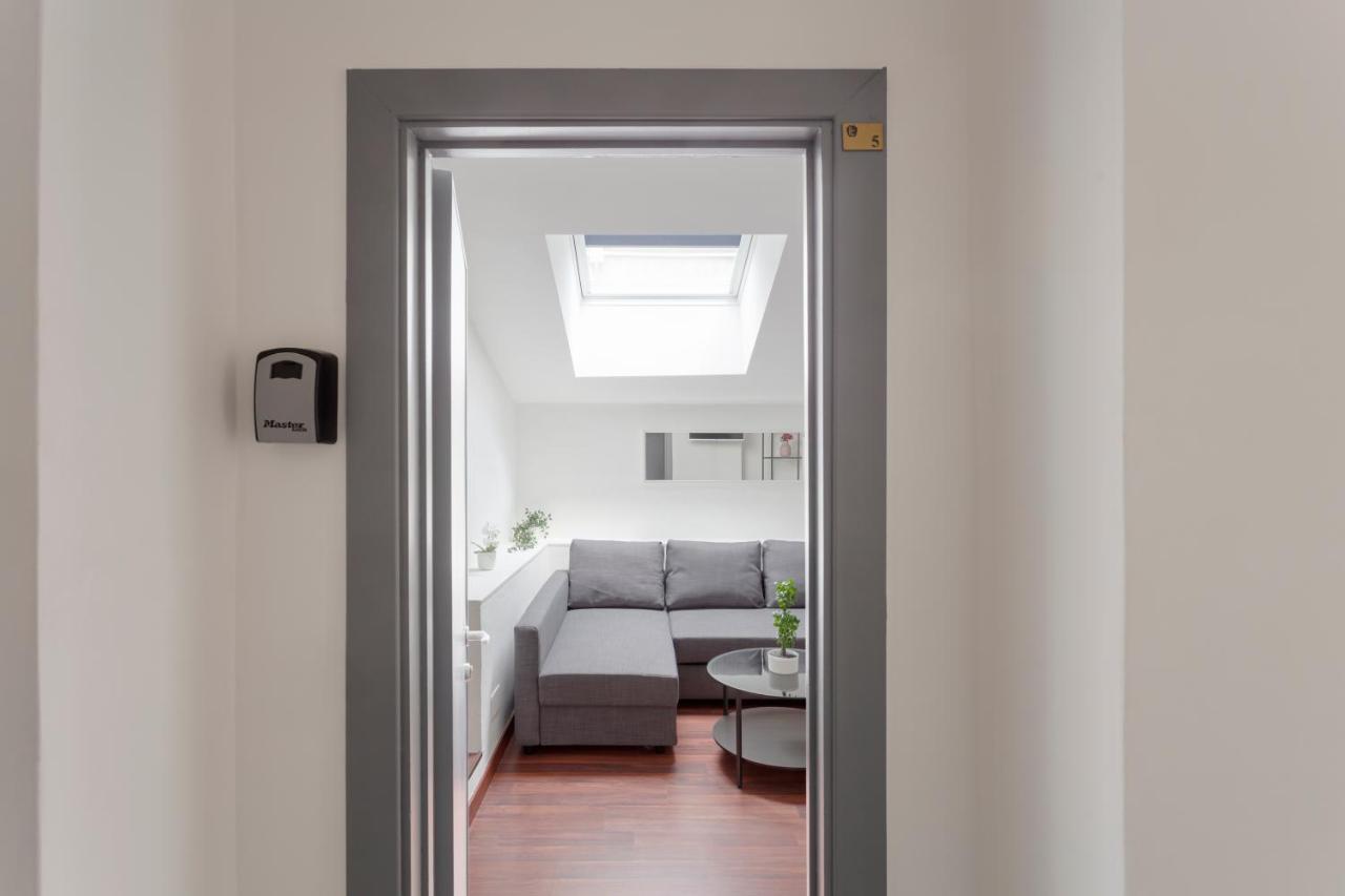 1 Bedroom & 1 Living Room Apt - Duomo 5 Milánó Kültér fotó