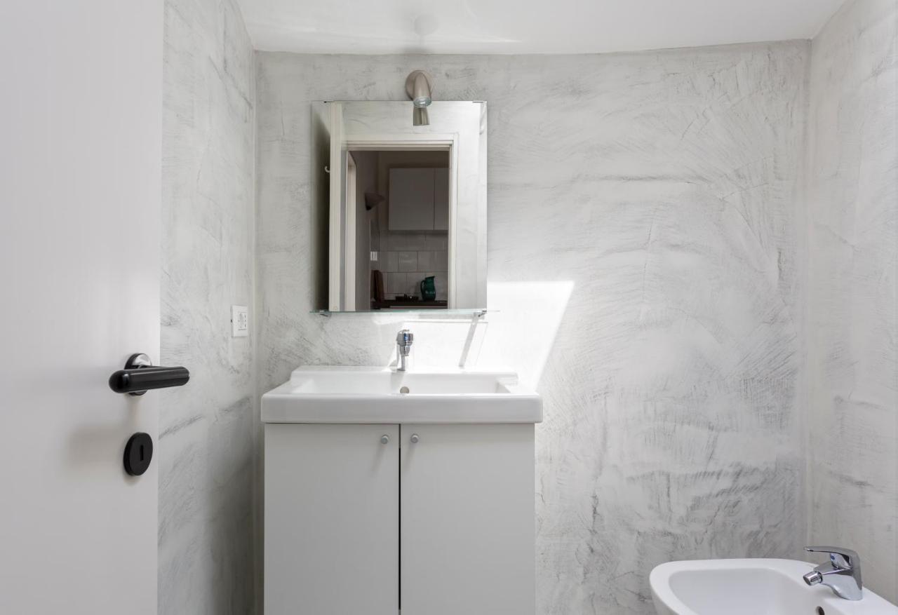 1 Bedroom & 1 Living Room Apt - Duomo 5 Milánó Kültér fotó