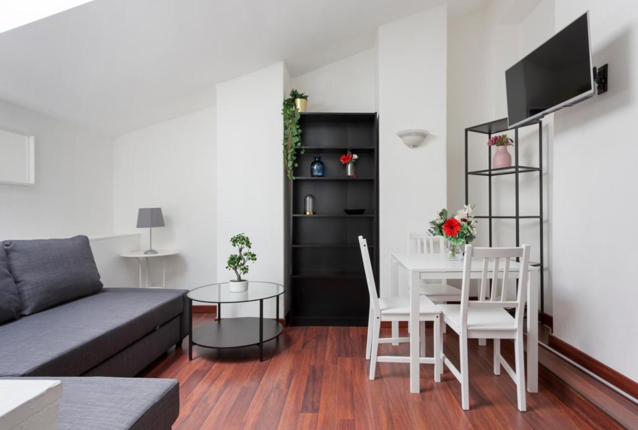 1 Bedroom & 1 Living Room Apt - Duomo 5 Milánó Kültér fotó